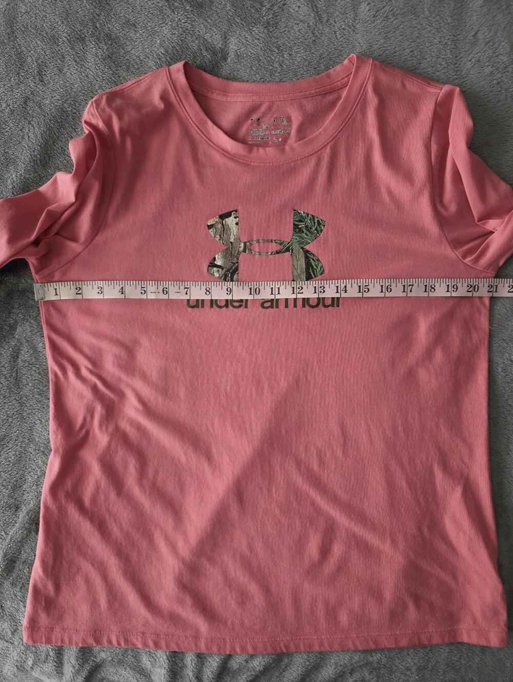 Under Armour HeatGear Pink Long Sleeve Camo Logo Shirt Women's Size XL - Picture 7 of 9